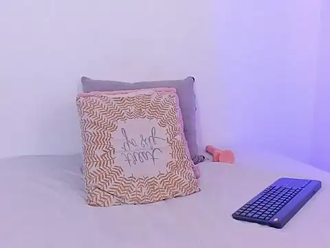 KyllieMarshall online show from December 19, 2:18 am