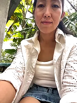 Snapshot of Huong-Ly chatting on October 17, 3:20 am Huong-Ly online show from October 17, 3:20 am