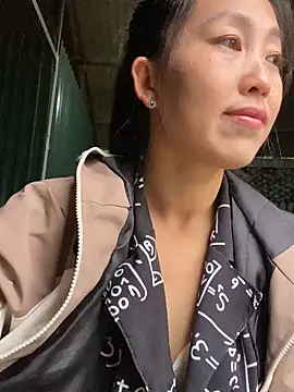 Snapshot of Huong-Ly chatting on November 11, 2:11 am Huong-Ly online show from November 11, 2:11 am