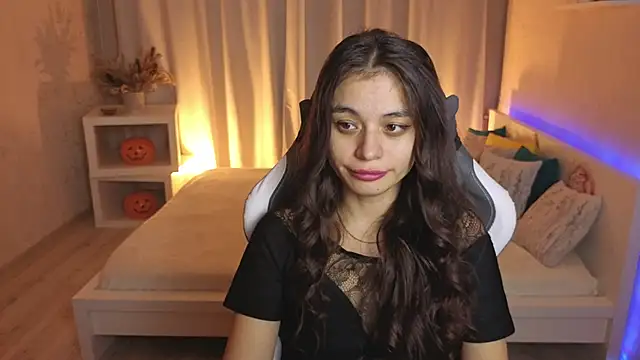 Leila Hefner online show from November 7, 4:18 pm