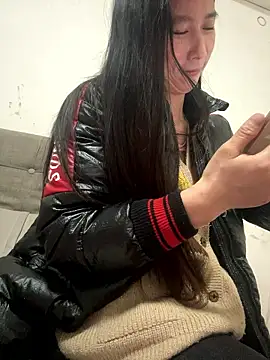 crhong666 online show from January 19, 12:25 am