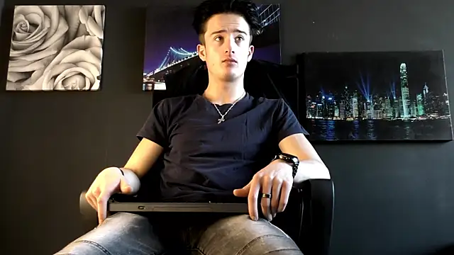 Snapshot of SirReed chatting on January 17, 9:58 am SirReed online show from January 17, 9:58 am