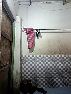 nughtytommy01 online show from April 4, 6:05 pm