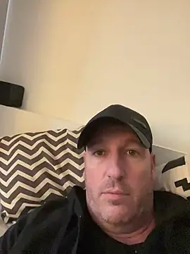 Snapshot of LesAmantsAE2 chatting on February 28, 2:51 pm LesAmantsAE2 online show from February 28, 2:51 pm