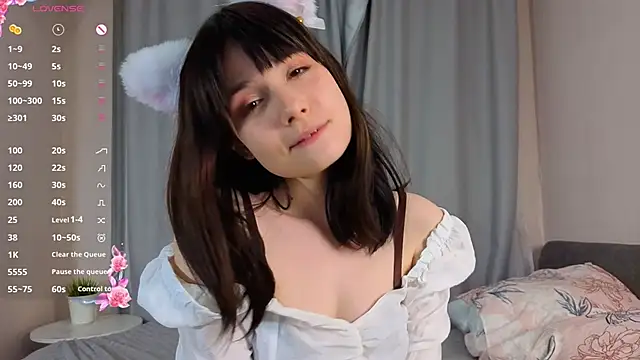 Snapshot of Honeey_Beee chatting on October 22, 4:07 pm Honeey Beee online show from October 22, 4:07 pm