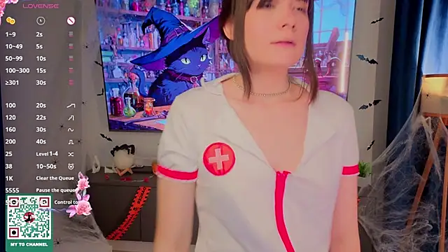 Snapshot of Honeey_Beee chatting on October 31, 7:48 pm Honeey Beee online show from October 31, 7:48 pm