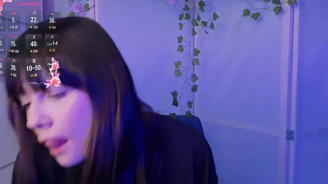 Snapshot of Honeey_Beee chatting on November 9, 4:38 pm Honeey Beee online show from November 9, 4:38 pm