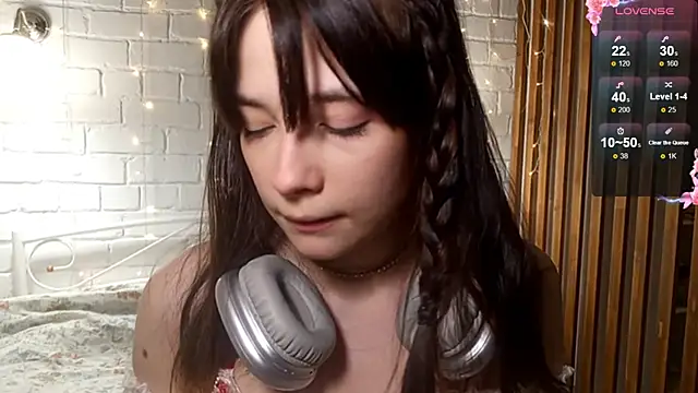 Honeey Beee online show from December 22, 3:20 pm