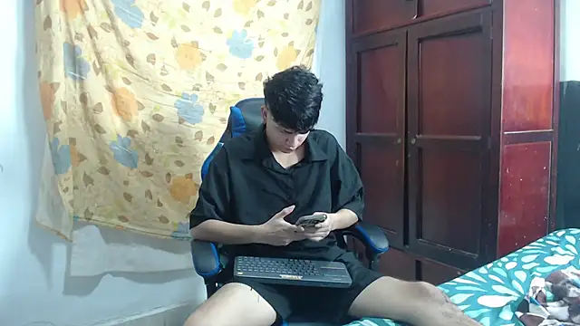 alice julls online show from June 6, 3:28 pm