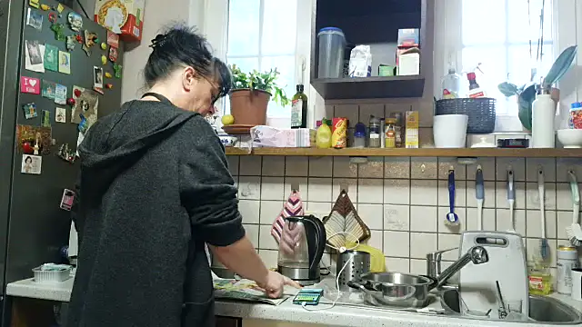 honey47 online show from October 11, 2:26 pm