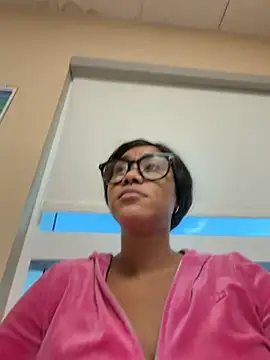 Snapshot of LuckyKhloe chatting on October 4, 11:19 am LuckyKhloe online show from October 4, 11:19 am