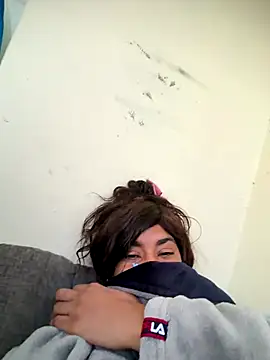 Snapshot of LuckyKhloe chatting on October 15, 11:10 am LuckyKhloe online show from October 15, 11:10 am