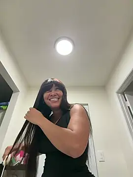 Snapshot of LuckyKhloe chatting on March 4, 1:06 pm LuckyKhloe online show from March 4, 1:06 pm