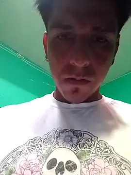 Snapshot of TragicAirplane168 chatting on November 15, 8:27 pm TragicAirplane168 online show from November 15, 8:27 pm