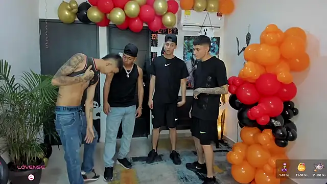 Snapshot of Playhardsex_ chatting on October 21, 11:05 pm Playhardsex online show from October 21, 11:05 pm