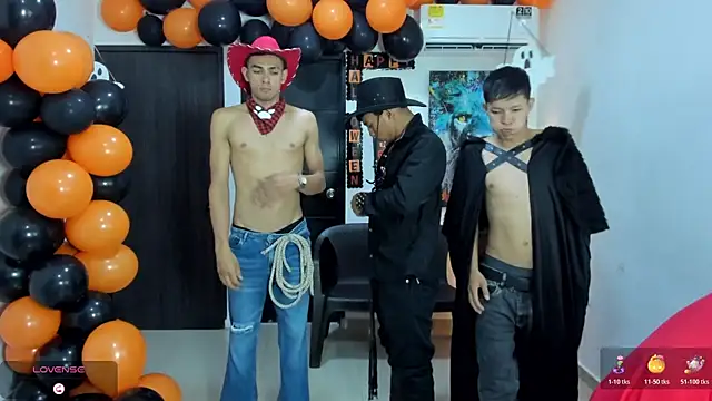 Snapshot of Playhardsex_ chatting on October 29, 11:06 pm Playhardsex online show from October 29, 11:06 pm