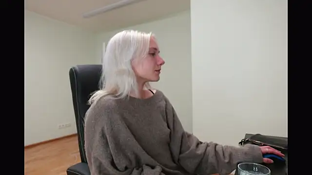 Laura Chaplin online show from October 22, 5:13 pm