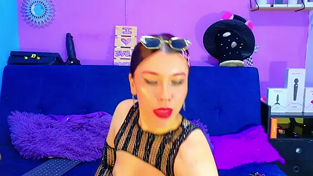 Snapshot of CristalRose chatting on April 28, 5:51 pm CristalRose online show from April 28, 5:51 pm