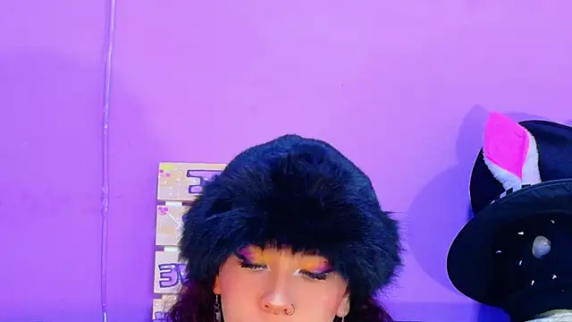 Snapshot of CristalRose chatting on April 30, 8:57 pm CristalRose online show from April 30, 8:57 pm