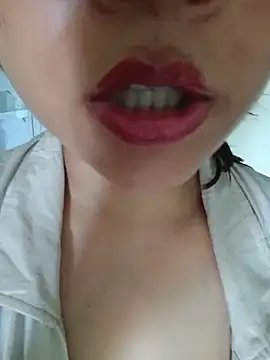 Hott Muskan online show from May 21, 10:44 am
