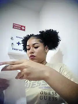 Snapshot of delaylacruz chatting on November 12, 12:55 am delaylacruz online show from November 12, 12:55 am