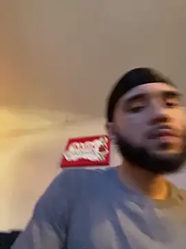 Snapshot of ytsentt chatting on February 9, 3:49 pm ytsentt online show from February 9, 3:49 pm