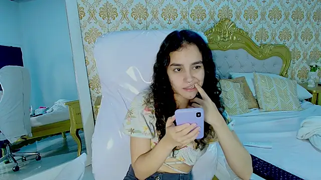 Snapshot of JessB_ chatting on October 17, 8:22 pm JessB online show from October 17, 8:22 pm