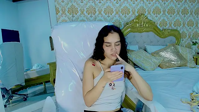 Snapshot of JessB_ chatting on October 22, 6:29 pm JessB online show from October 22, 6:29 pm