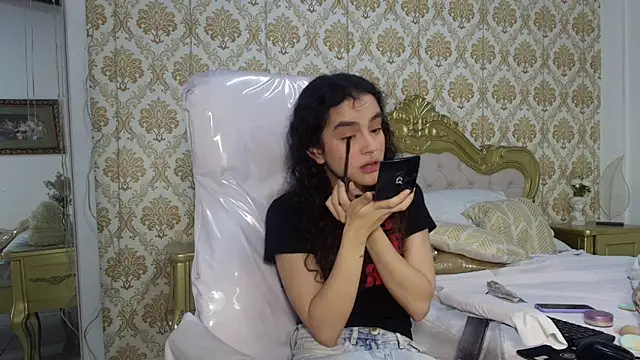 Snapshot of JessB_ chatting on November 11, 6:19 pm JessB online show from November 11, 6:19 pm