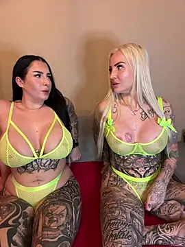 Snapshot of CoraDiamond chatting on February 18, 5:53 pm CoraDiamond online show from February 18, 5:53 pm