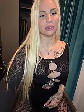 Snapshot of CoraDiamond chatting on February 27, 11:49 pm CoraDiamond online show from February 27, 11:49 pm