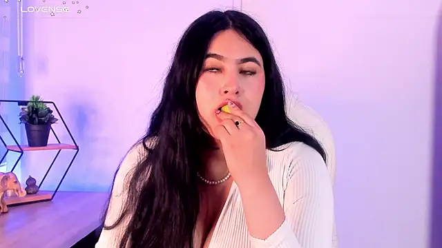 Emma  clark  online show from November 21, 12:26 pm