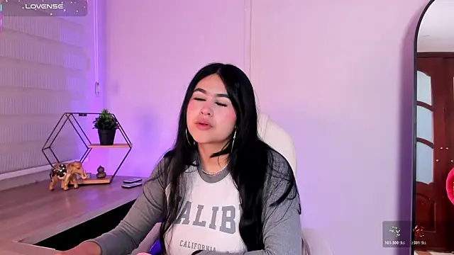 Emma  clark  online show from November 29, 12:19 pm