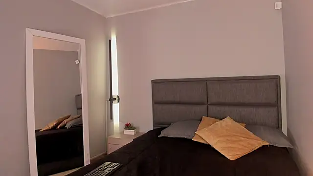 Emma  clark  online show from April 10, 12:54 pm