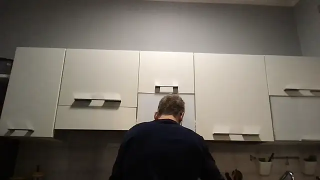 Axl hot online show from March 23, 7:40 pm