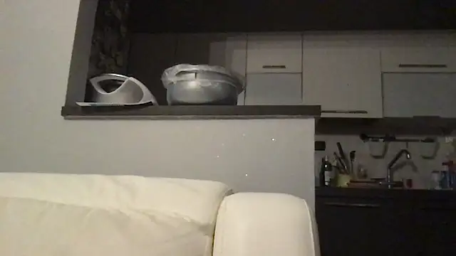 Axl hot online show from April 11, 8:57 pm