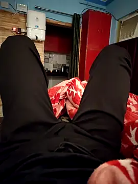 Snapshot of Drakyguy chatting on November 15, 11:43 pm Drakyguy online show from November 15, 11:43 pm