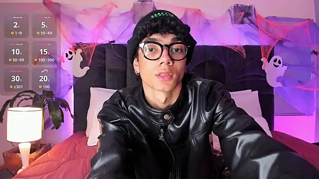 Phillicious   online show from October 17, 12:14 am