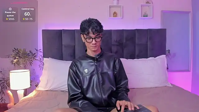 Phillicious   online show from December 3, 10:30 pm