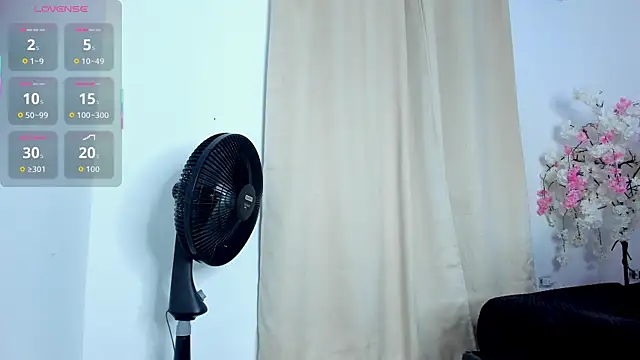 Snapshot of ashly_pnik1 chatting on February 18, 3:02 am ashly pnik1 online show from February 18, 3:02 am