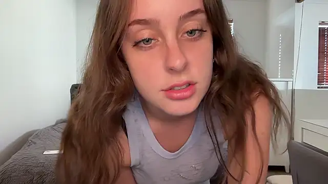 Snapshot of julietmills chatting on October 8, 8:39 pm julietmills online show from October 8, 8:39 pm