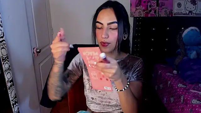 Snapshot of Samanthademonx20_ chatting on November 27, 12:13 am Samanthademonx20 online show from November 27, 12:13 am