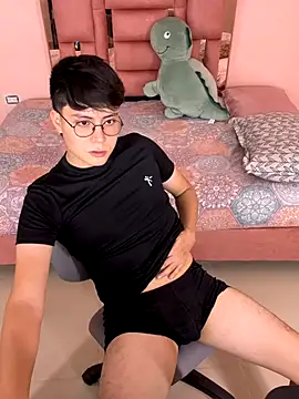 Snapshot of sexydany_ chatting on October 13, 4:34 am sexydany online show from October 13, 4:34 am