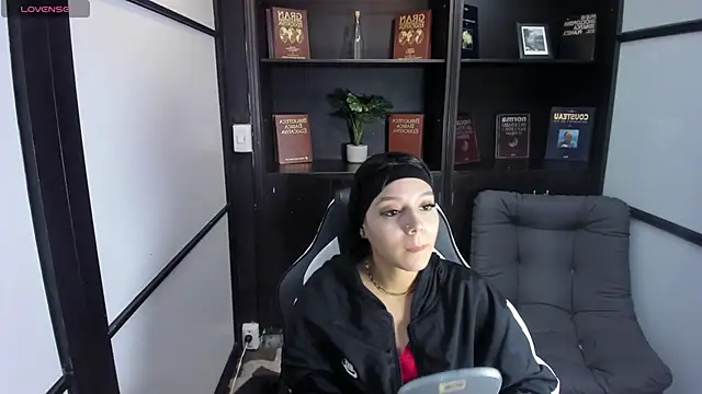 IvonnePrince  online show from October 7, 1:19 pm