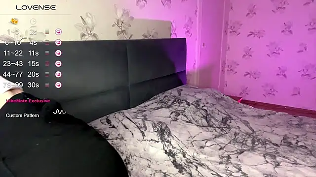 Snapshot of DiaDavidson chatting on October 13, 6:19 pm DiaDavidson online show from October 13, 6:19 pm