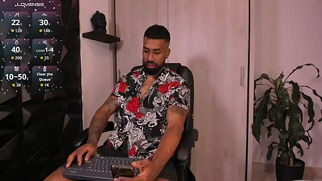 Snapshot of OstinDaniels chatting on March 14, 10:37 pm OstinDaniels online show from March 14, 10:37 pm