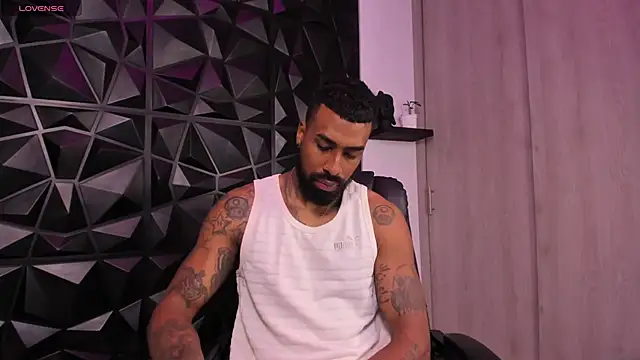 Snapshot of OstinDaniels chatting on May 8, 9:53 pm OstinDaniels online show from May 8, 9:53 pm