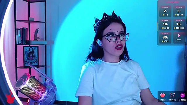 Snapshot of girldom chatting on November 19, 5:13 pm girldom online show from November 19, 5:13 pm