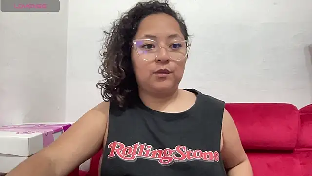 Sophiaburton online show from September 19, 11:44 am
