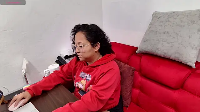 Sophiaburton online show from September 30, 7:08 pm